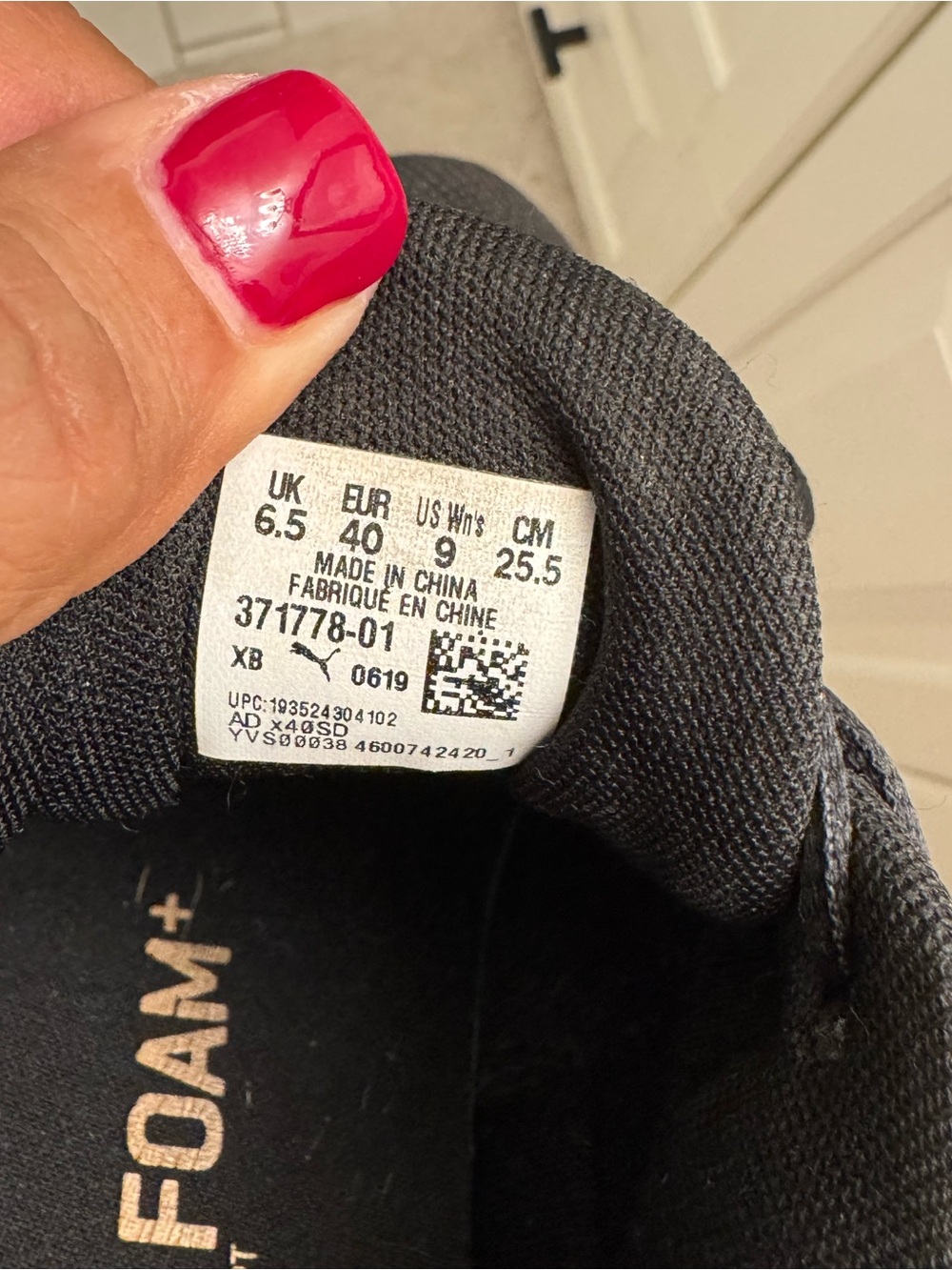 PUMA Women’s Black Rose Gold Training Sneakers Size 9 Style 377778-01
